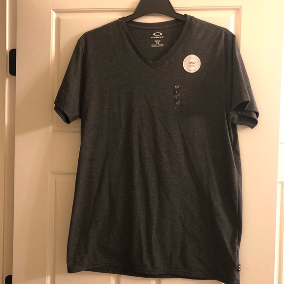 Men’s Oakley V neck - Picture 2 of 4